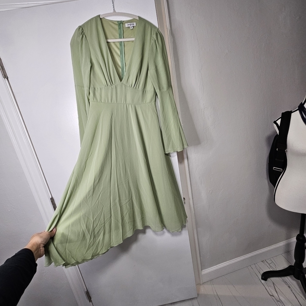 Area Stars Sage Maggie Bell Sleeve Midi Dress V Neck Bustline Pleat Size Small - Picture 8 of 16